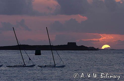zachód słońca w Aber Wrac'h, Bretania, Francja
