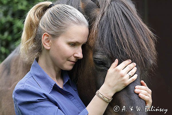 Koń i dziewczyna, bransoletka z końskiego włosa