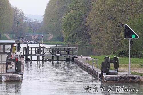 śluza Agen, akwedukt nad rzeką Garonną, Canal de Garonne, Gaskonia, Francja