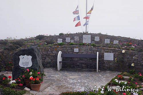 the Hammond Memorial na wyspie Alderney, Channel Islands, Anglia, Wyspy Normandzkie, Kanał La Manche, pomnik ku czci wymordowanych / także Polaków/ przez Hitlerowców w obozach pracy jenieckich z II wojny światowej