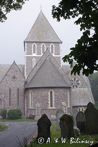 kościół St Anne's Church i cmentarz w St. Anne na wyspie Alderney, Channel Islands, Anglia, Wyspy Normandzkie, Kanał La Manche