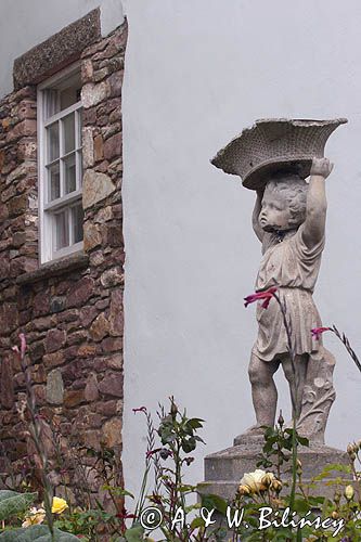 rzeźba ogrodowa w St. Anne na wyspie Alderney, Channel Islands, Anglia, Wyspy Normandzkie, Kanał La Manche