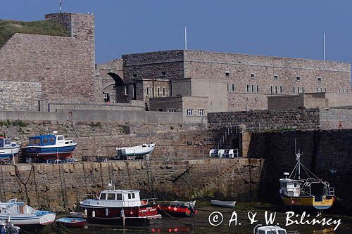 Fort Grosnez i Port Braye, wyspa Alderney, Channel Islands, Anglia, Wyspy Normandzkie, Kanał La Manche