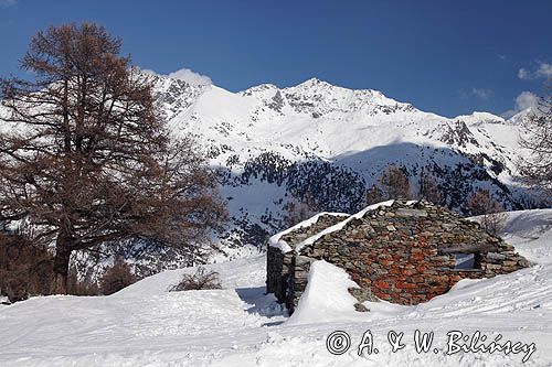 pejzaż Alp, ośrodek narciarski La Thuile, Włochy