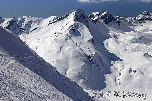pejzaż Alp, ośrodek narciarski La Thuile, Włochy