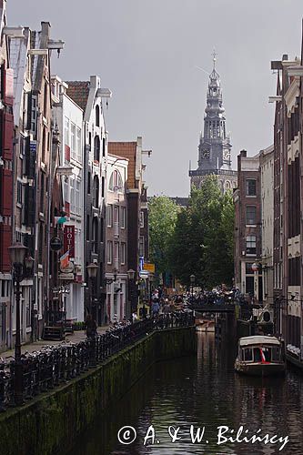 Oude Kerk i kanał, Amsterdam, Holandia