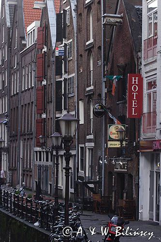 uliczka w centrum, Czerwona dzielnica, Red Light District, Amsterdam, Holandia