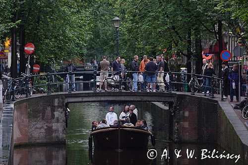 nad kanałem, Czerwona dzielnica, Red Light District, Amsterdam, Holandia