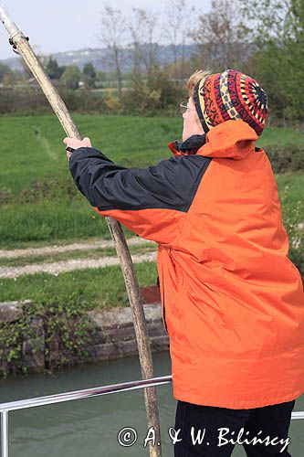 śluza Auvignon, otwieranie śluzy, Canal de Garonne, Gaskonia, Francja