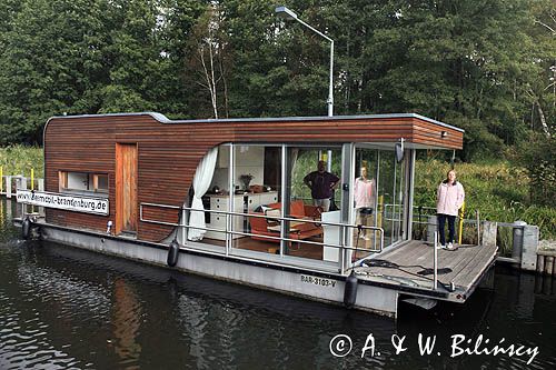 barka mieszkalna na kanale, Niemcy
