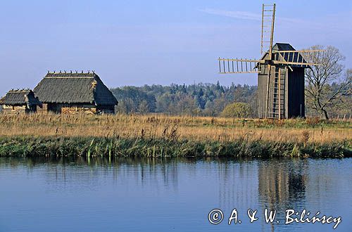 Białowieża skansen n/Narewką, chaty i wiatrak