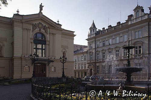 Bielsko Biała, fontanna przed budynkiem poczty