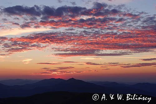 Połonina Caryńska o zachodzie słońca, widok z Tarnicy, Bieszczady