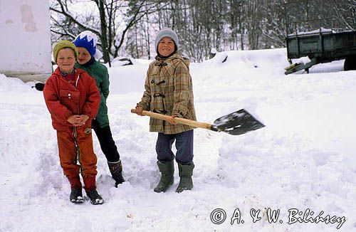 Dzieciaki zimą w Bieszczadach, Bieszczady, Polska