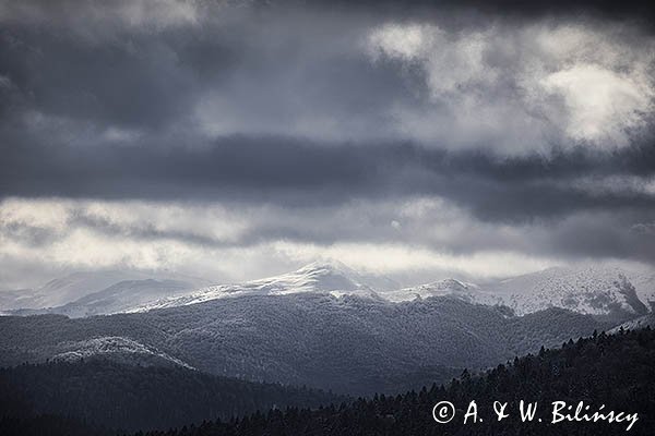 Widok na góry i połoniny z Lutowisk, Bieszczady