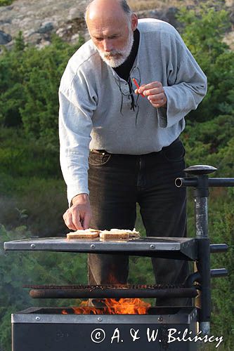 grillowane grzanki z żółtym serem, wyspa Bjorko, Archipelag Turku, Finlandia