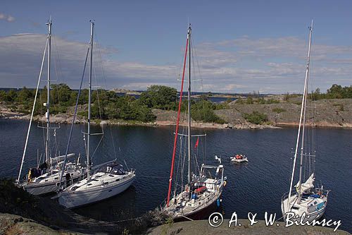 cumowanie przy skale, Bjorkskars, Szkiery Szwedzkie, Archipelag Sztokholmski, Szwecja