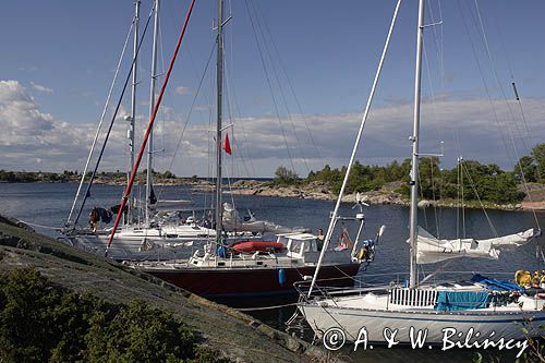 cumowanie przy skale, Bjorkskars, Szkiery Szwedzkie, Archipelag Sztokholmski, Szwecja