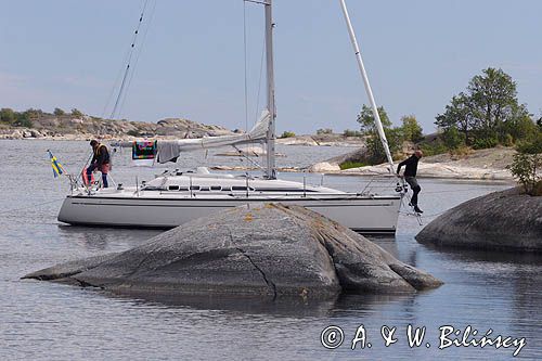 cumowanie przy skale, Bjorkskars, Szkiery Szwedzkie, Archipelag Sztokholmski, Szwecja