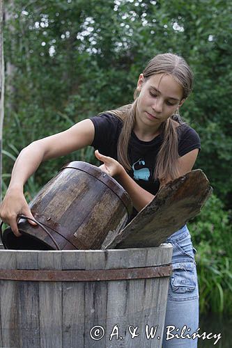 Bornholms Middelaldercenter, pranie na tarze w Centrum Średniowiecza, wyspa Bornholm, Dania