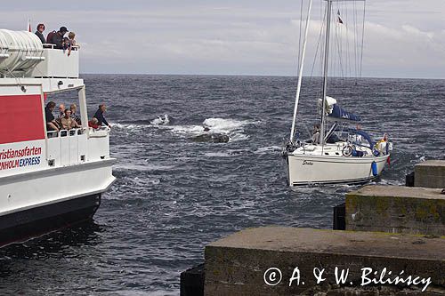 wejście do portu w Gudhjem, wyspa Bornholm, Dania