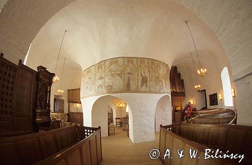 wnętrze kościoła rotundowego w Osterlars, Bornholm, Dania