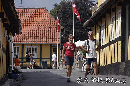 uliczka w Svaneke na wyspie Bornholm, Dania