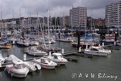Boulogne sur Mer, Marina i miasto, Nord-Pas-de-Calais, Francja