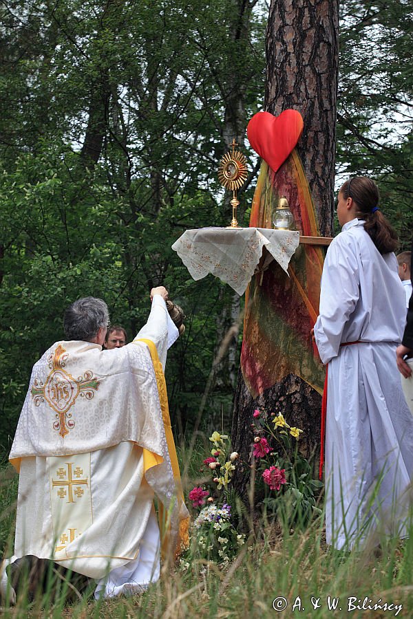 procesja w Boże Ciało, kościół parafialny Najświętszego Imienia Maryi, Gdańsk, dzielnica Krakowiec Górki Zachodnie