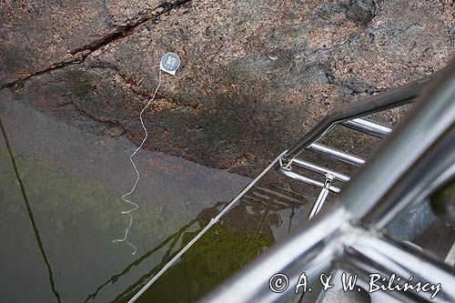 termometr, mierzenie temperatury wody, Archipelag Turku, Finlandia