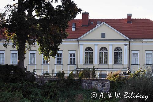 Brzeg Dolny, Pałac