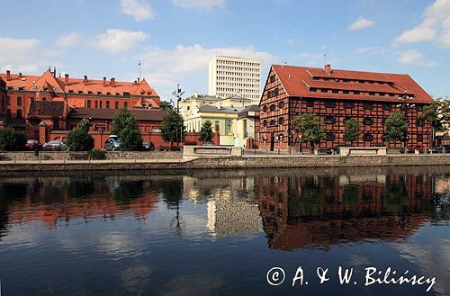 Bydgoszcz, rzeka Brda, spichlerz i budynek poczty