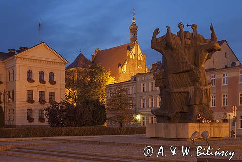 Bydgoszcz, Rynek, pomnik w hołdzie ofiarom faszyzmu