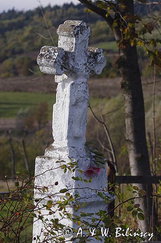 krzyż na nagrobku na cmentarzu w Bystrem, Bieszczady