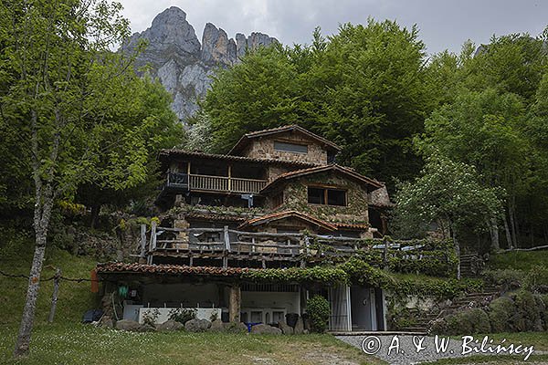 Camping El Redondo Picos Europe, Park Narodowy Picos de Europa, Hiszpania