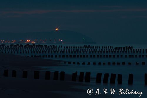 Bałtyk wybrzeże Widok z plaży w Chałupach na port Władysławowo i przylądek oraz latarnię Rozewie