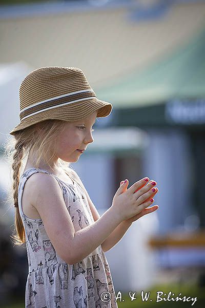 dziewczynka z kapeluszem, 3 Bieszczadzki Festiwal Sztuk w Czarnej, Bieszczady