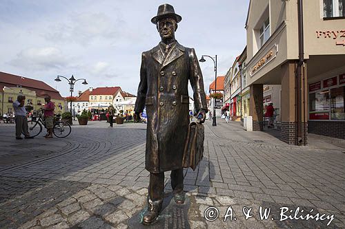 Darłowo, pomnik Staniaława Dulewicza na Rynku