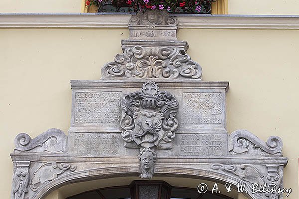 Darłowo, Rynek, Ratusz, portal nad wejściem