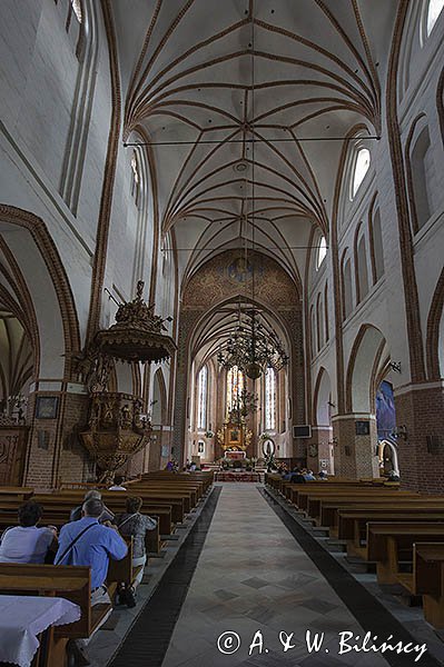 Kościół Matki Bożej Częstochowskiej w Darłowie, wnętrze, nawa główna