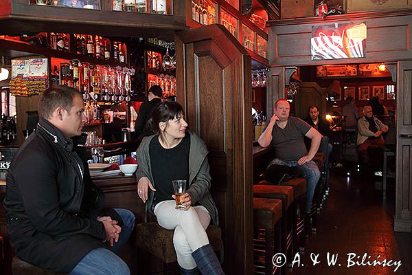 W pubie Temple Bar, Dzielnica Temple Bar, Dublin, Irlandia