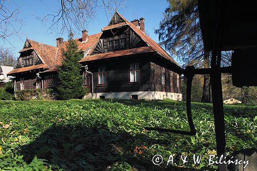 drewniana plebania w stylu zakopiańskim z 1917 roku, wieś Dydnia, Pogórze Dynowskie