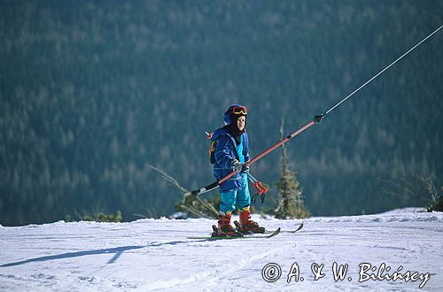 Chłopiec na wyciągu narciarskim, Karkonosze, Sudety
