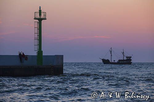 Dziwnów, w główkach portu. Dziwnow, Poland, Baltic, harbor entrance fot A&W Bilińscy