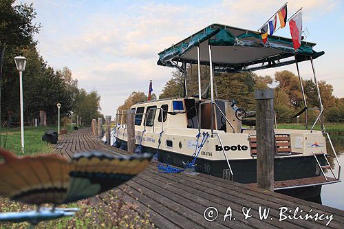 Eldekrug, marina na kanale Elde, Muritz-Elde wasser strasse, Meklemburgia-Pomorze Przednie, Niemcy