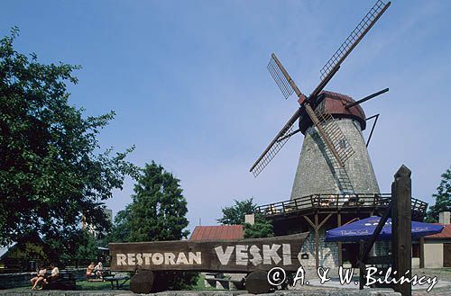 Kuressaare, wyspa Saaremaa, restauracjaVeski, zabytkowy wiatrak, Estonia