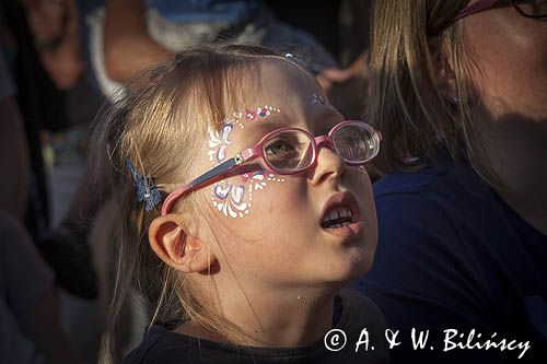 Festiwal Indii, Mrzeżyno, dzieci oglądały przedstawienie z zapartym tchem, Pomorze Zachodnie, Polska