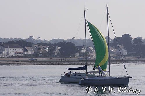 Fouesnant, Finistere, Bretania, Francja, w czasie przypływu