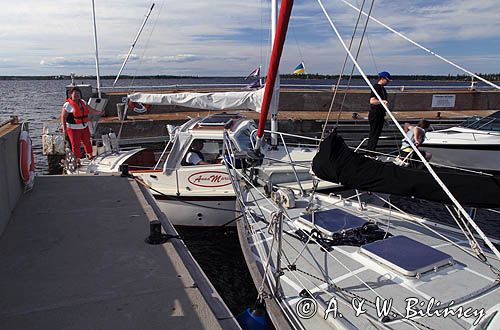 Wejście do portu na Gåsören. Entrance to marina.Bank Zdjęć AiW Bilińscy