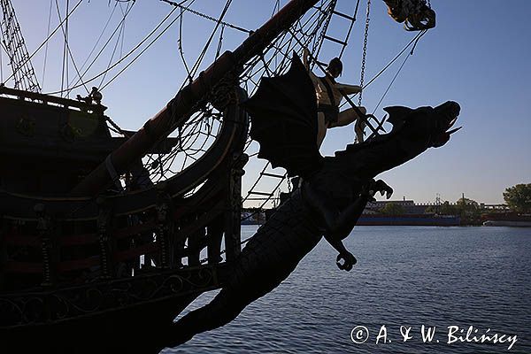 Gdynia, statek wycieczkowy Dragon